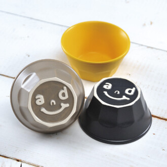 陶器のカップ付き 陶器のカップ付き